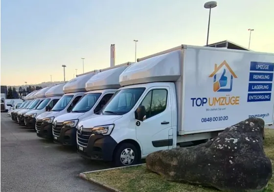 Top-Umzüge-AG-Internationaler-Umzug-Umzugsfirma-Zürich-Umzugswagen-Privatumzug-Firmenumzug-Umzugsreinigung-Lieferwagen-im-Flughafen-Zürich-Schweiz