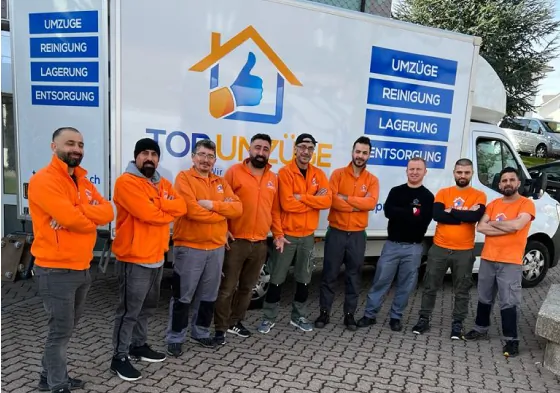 Top-Umzüge-AG-Internationaler-Umzug-Umzugsfirma-Zürich-Umzugswagen-Privatumzug-Firmenumzug-Umzugsreinigung-das-Team-Lieferwagen